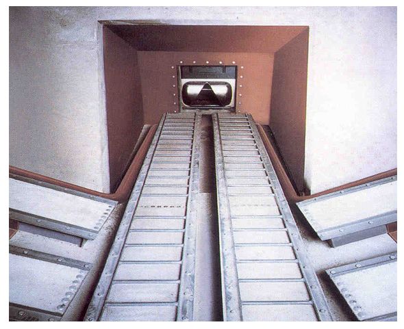 Air conveying chute